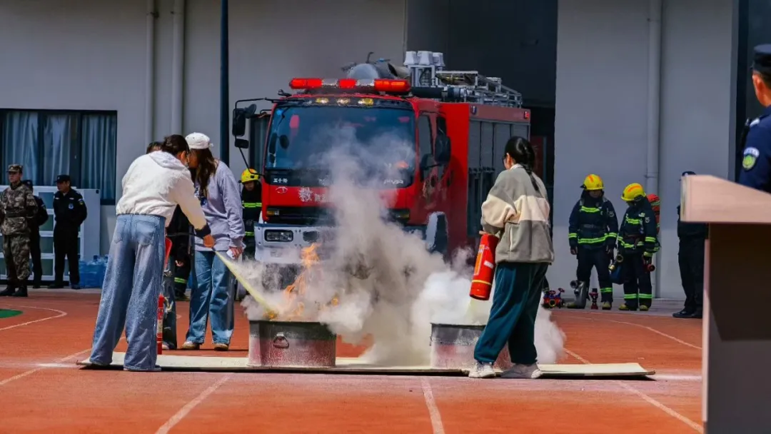 守护校园平安底色提升应急处置能力——我校开展消防应急演练